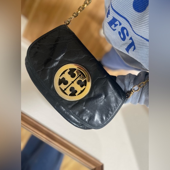 TORY BURCH women’s black leather shoulder bag with gold buckle - Picture 8 of 9